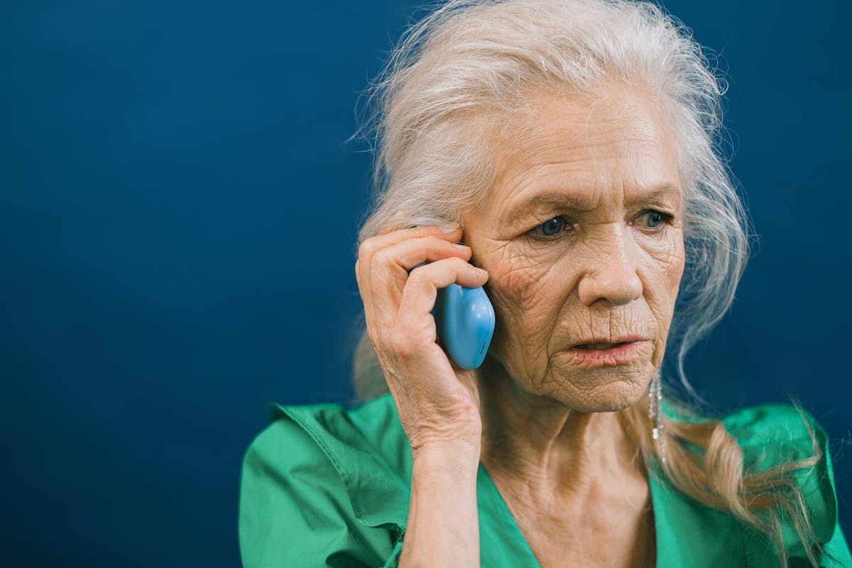 5+ Best Big Button Cell Phone for Seniors (FREE)