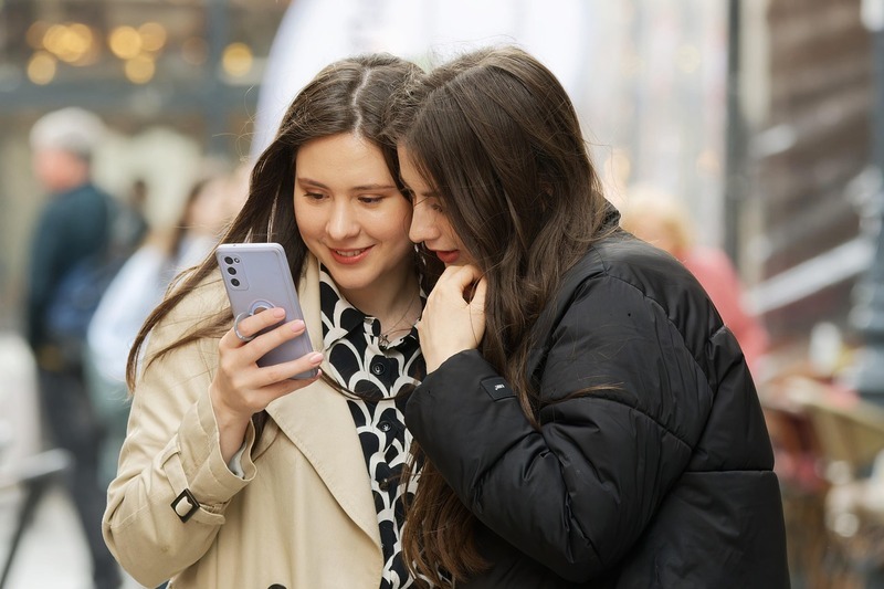 free-government-phones-4g-stand