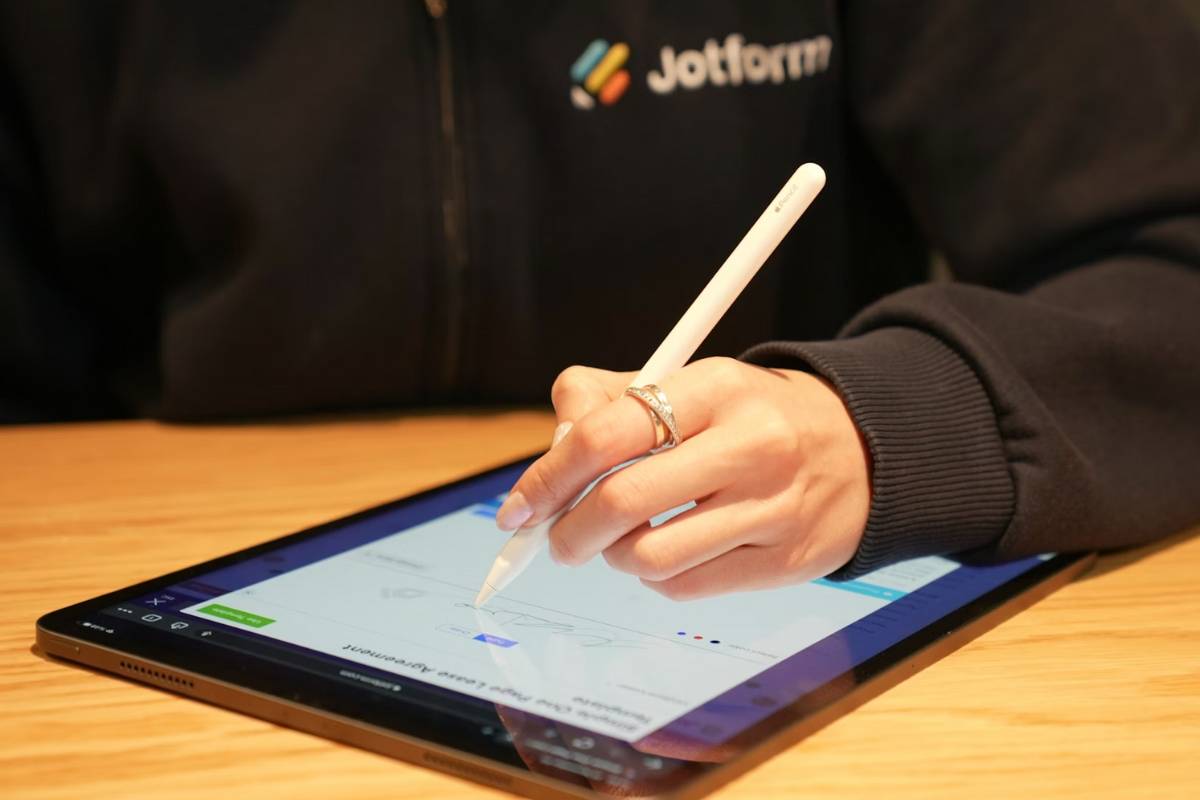 Free Tablet or Laptop for Low-Income Families: Full Guide to Eligibility and Application