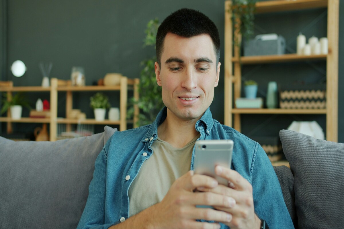 How to Record a Phone Call on iPhone (3 Simple Ways)