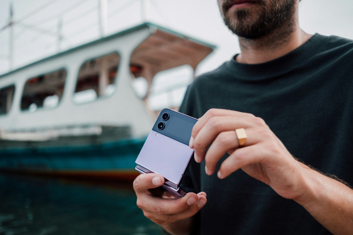 Free Galaxy Z Flip 4: How Low-Income Americans Can Get a Free Phone with Lifeline