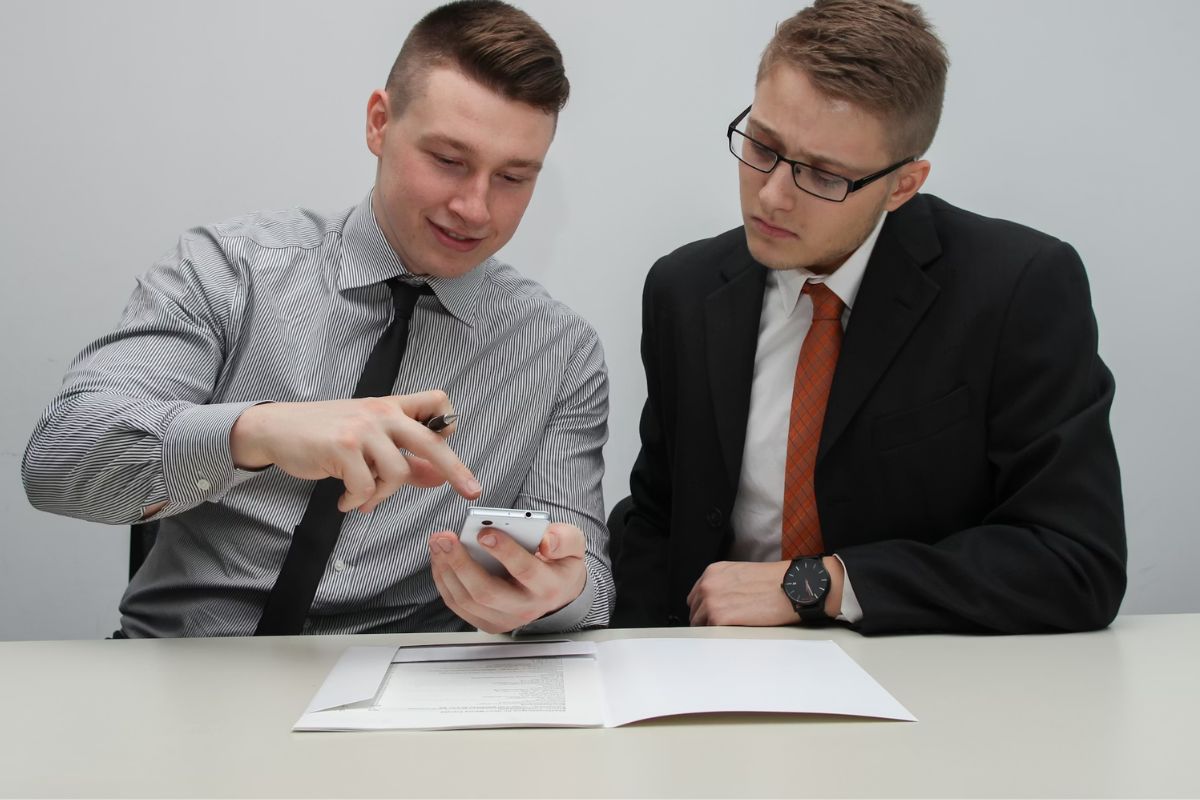 Are Free Phone Deals Worth It? The Truth Behind “Free” Offers Explained