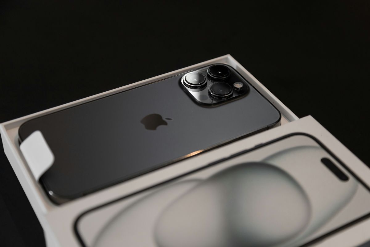 How to Remove SIM Card From iPhone Without Any Damage